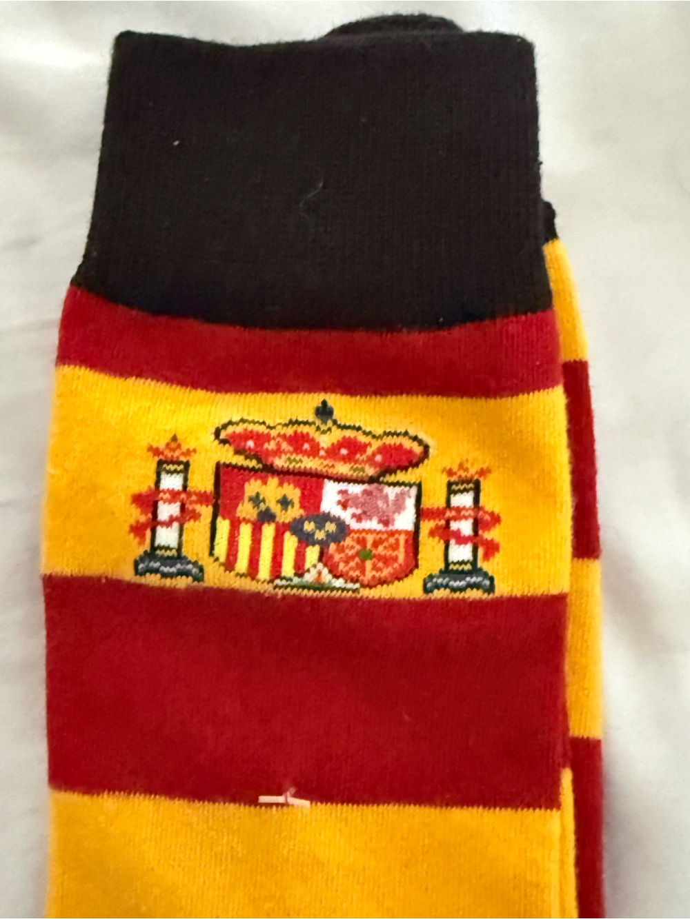 Spain Soccer Fan Pack - FIFA Scarf, Hoodie Spain Flag, Socks & bracelet (NEW) - Picture 6 of 8